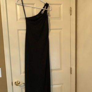 Niki Black one shoulder gown with left leg slit